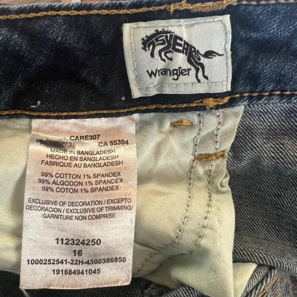Wrangler High Rise True Straight Crop in Medium Wash - Size 16 - Picture 8 of 9